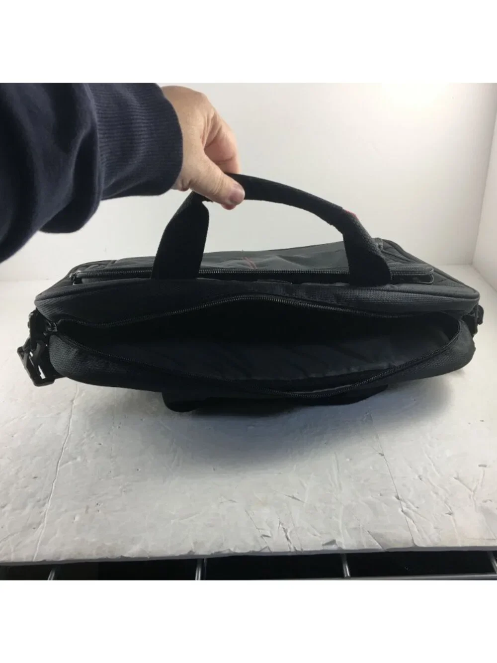 TARGUS LAPTOP MESSENGER BAG TCT027US-92 NWOT